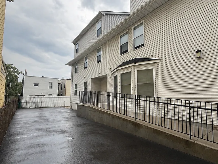 133 Pearsall Ave #4 — Photo 12