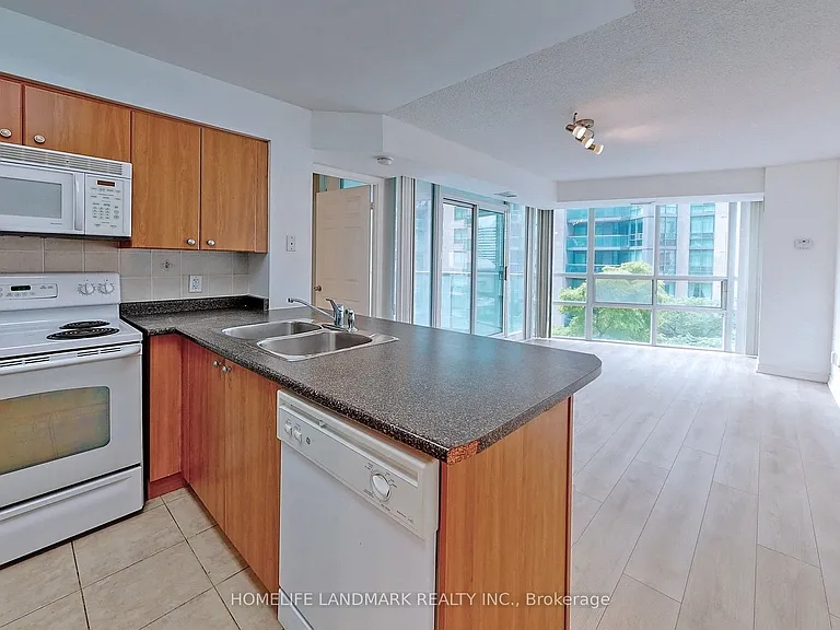 30 Grand Trunk Cres #901 — Photo 14