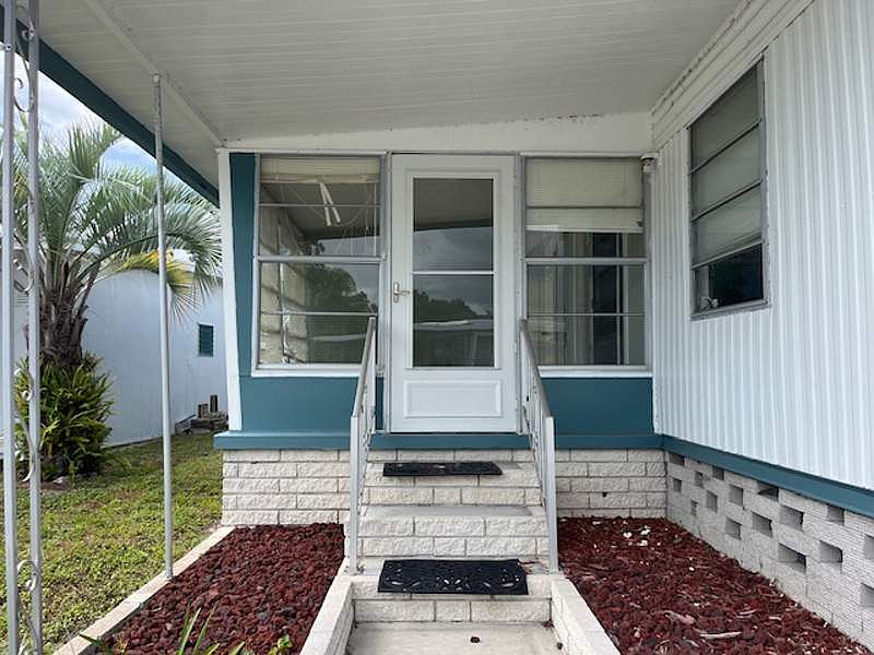 1st image of 2656 Teakwood Dr