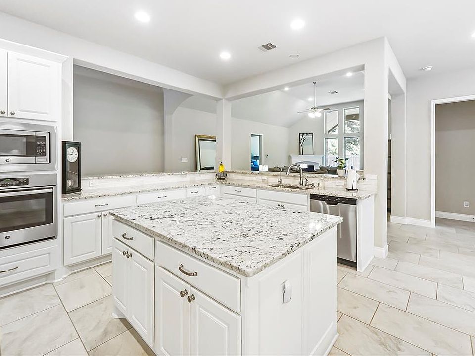 1st image of 28224 Beckwood Dr