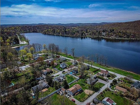 5th image of 172 Lakeshore Dr E