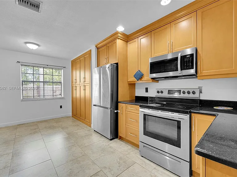 5520 NW 49th Ave — Photo 9