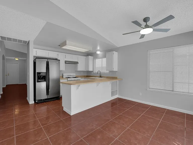 7209 Bronze Cir — Photo 4