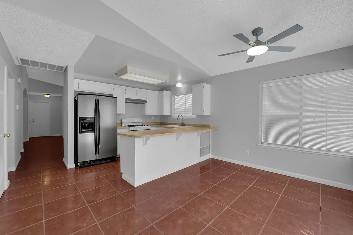Building Photo - 7209 Bronze Cir