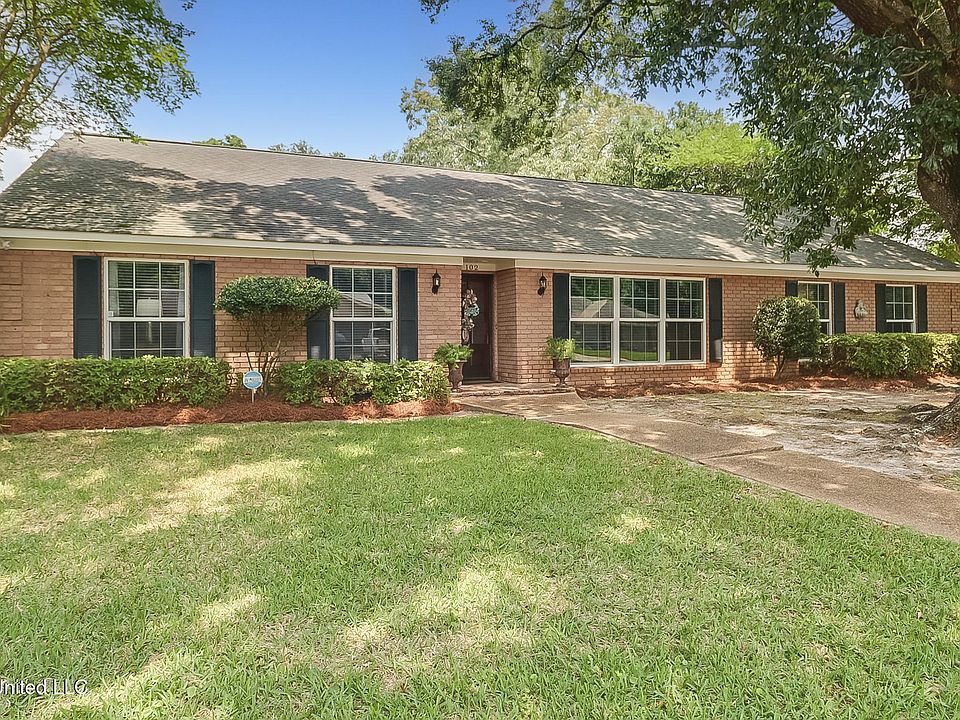 1st image of 102 Dogwood Dr