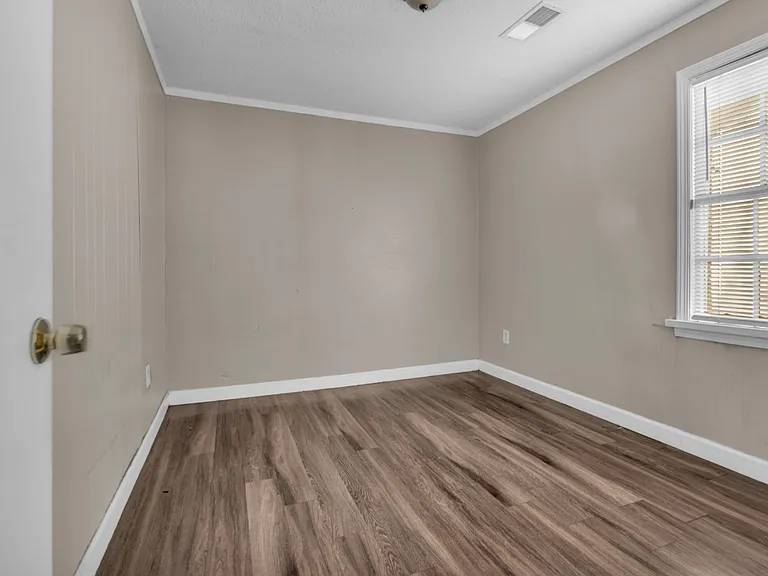 769 Hilton St — Photo 8