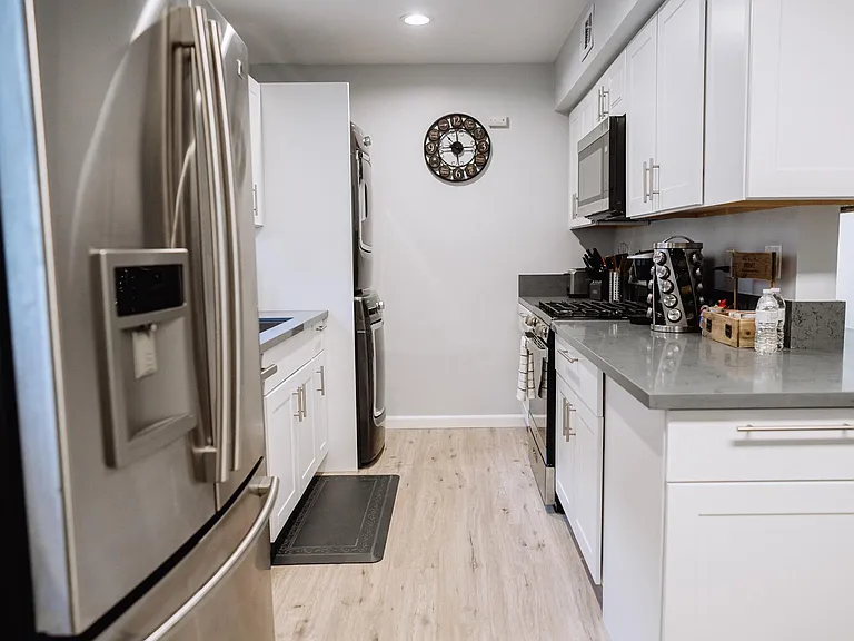 11153 Morrison St — Photo 9