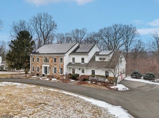 5 Forest View Dr, Gladstone, NJ 07934