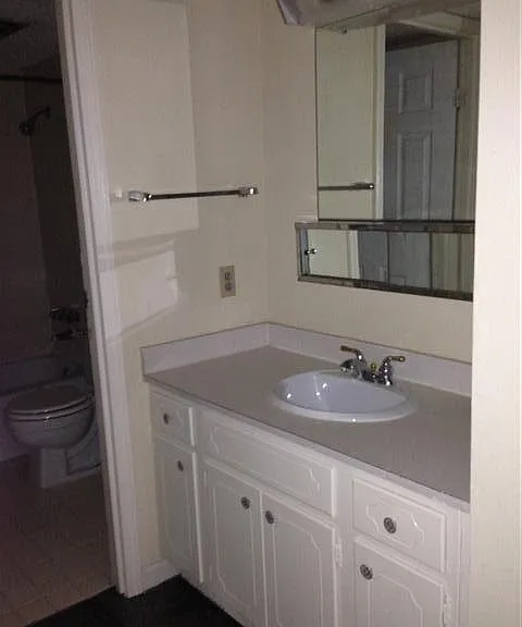 706 W 34th St #102 — Photo 7