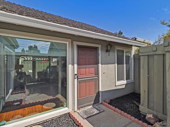 3rd image of 5669 Sunflower Ln