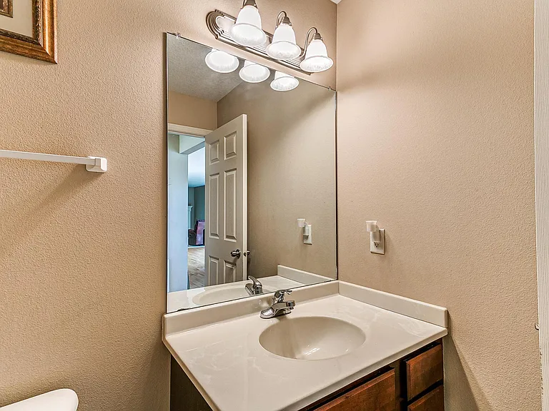 15222 Aurora Cir — Photo 29