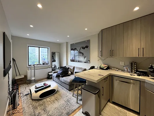 Rented by Akam Sales and Brokerage | media 10