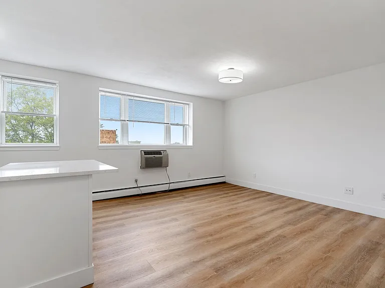 741 E 7th St #37 — Photo 12