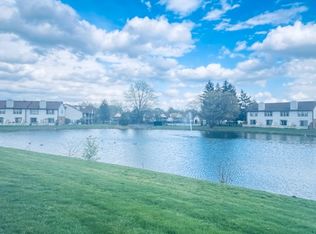 1272 Lane On The Lk APT B, Columbus, OH 43235