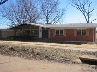 62 Highland Park Dr, Chesterfield, MO 63017