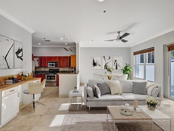 3rd image of 605 NE 11th Avenue