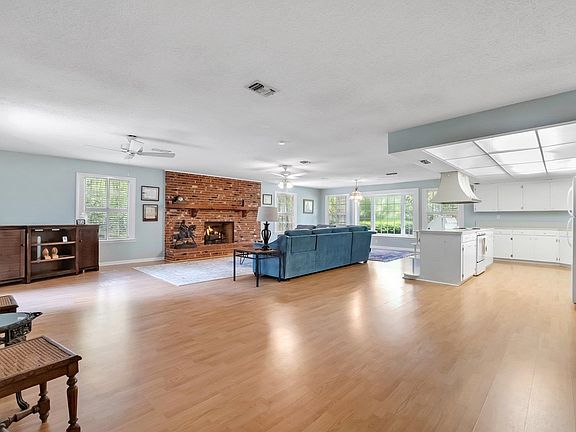 4th image of 905 Circle Dr
