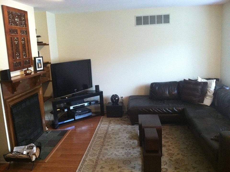 2nd image of 415 Franklin Ct