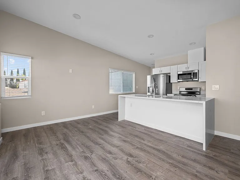 6211 Mesita Dr — Photo 3