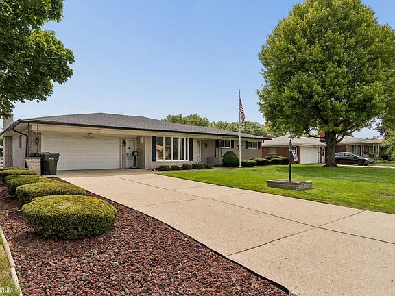 3rd image of 37344 Ruth Dr