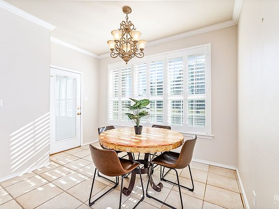 4th image of 2125 Valleyview Dr