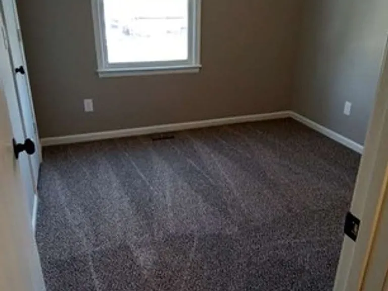 2409 NE Carousel Cir — Photo 9
