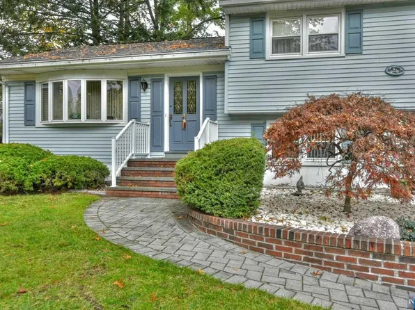 21 Manor Ct, Glen Rock, NJ 07452