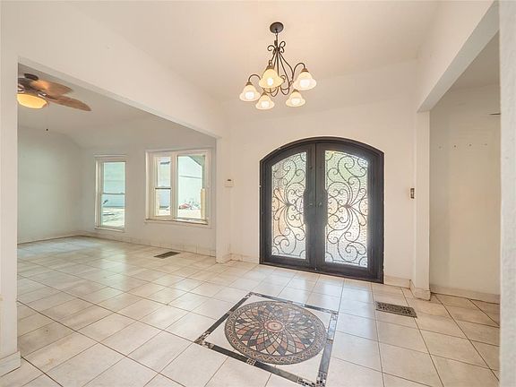 5th image of 368 Riddle Rd