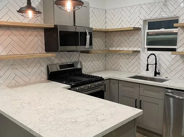 636 W 10th St, San Pedro, CA 90731