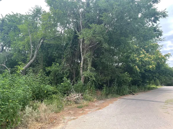 1223 W Owing St, Denison, TX 75020