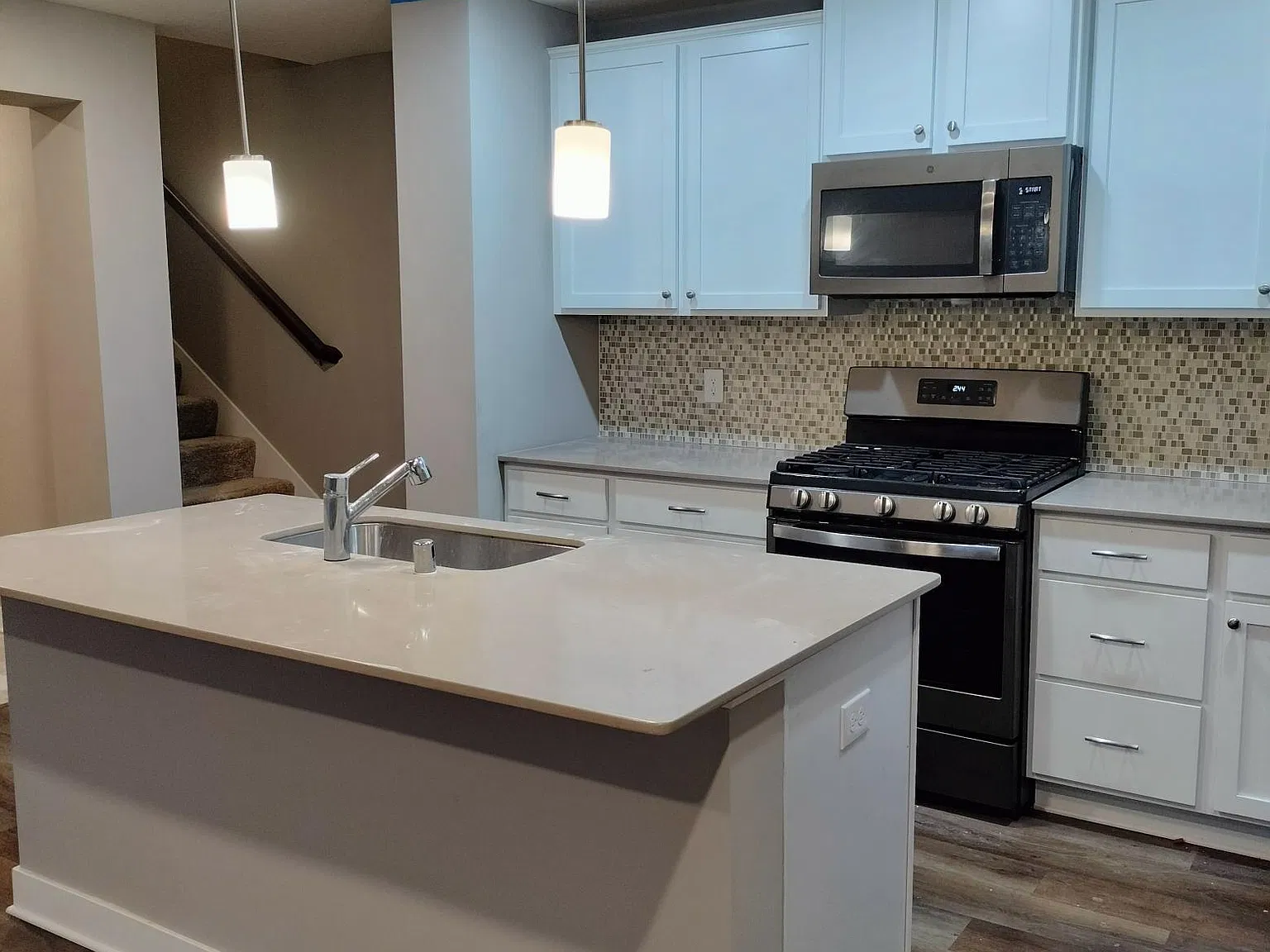 3 bed, 2.5 bath, 1769 sqft, $2,600 — Photo 3