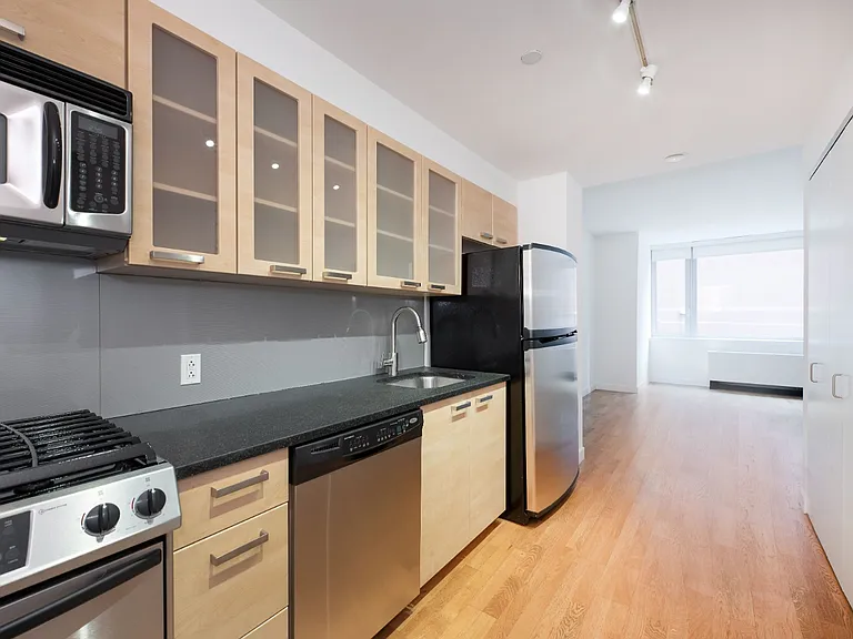 88 Leonard — Photo 6