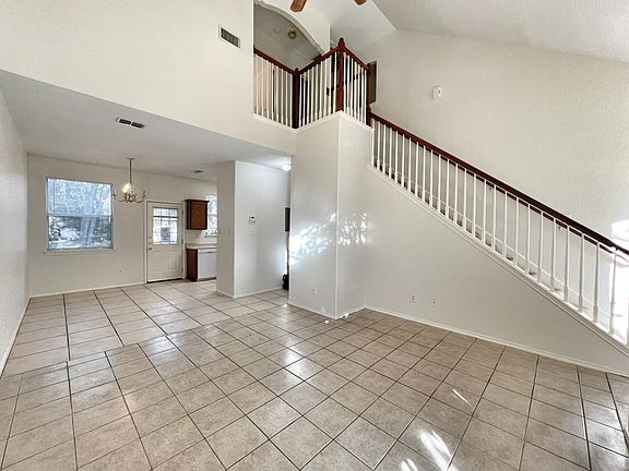 4th image of 118 Aransas Pass