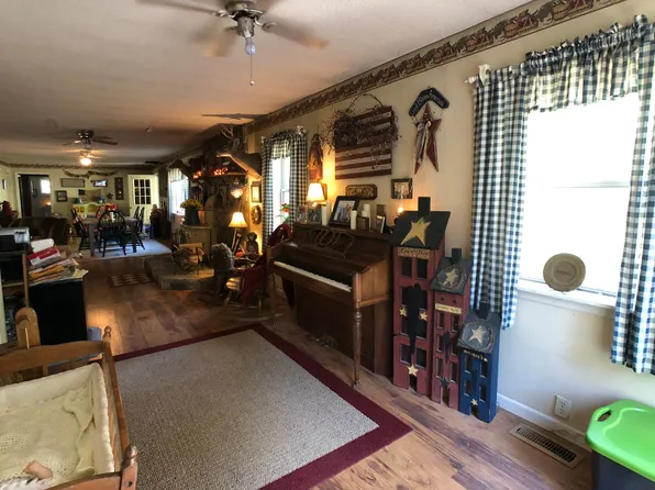 3683 Bear Mountain Rd, Bridgeport, WV 26330