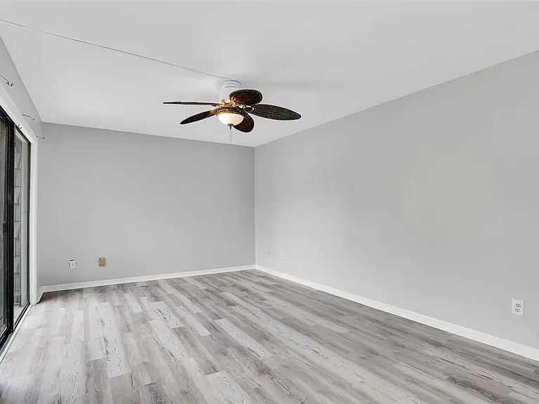 15217 W Pond Woods Dr — Photo 22