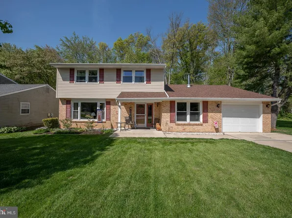 6 Upland Ct, Newark, DE 19713