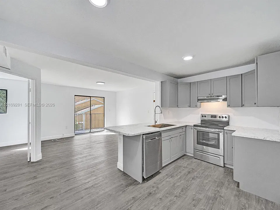 251 Palm Cir W #307
