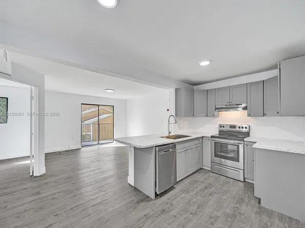 251 Palm Cir W, Hollywood, FL