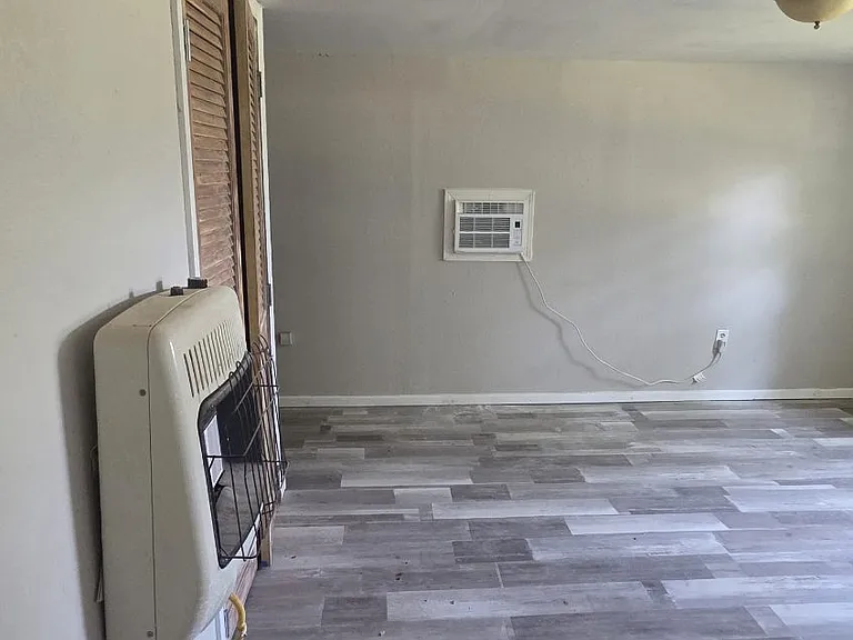 812 W 9th St — Photo 15