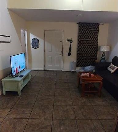 2nd image of 211 N Dilton St