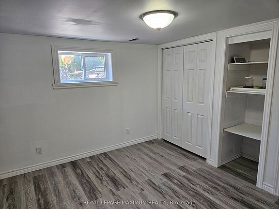 3rd image of 21 Darnborough Way