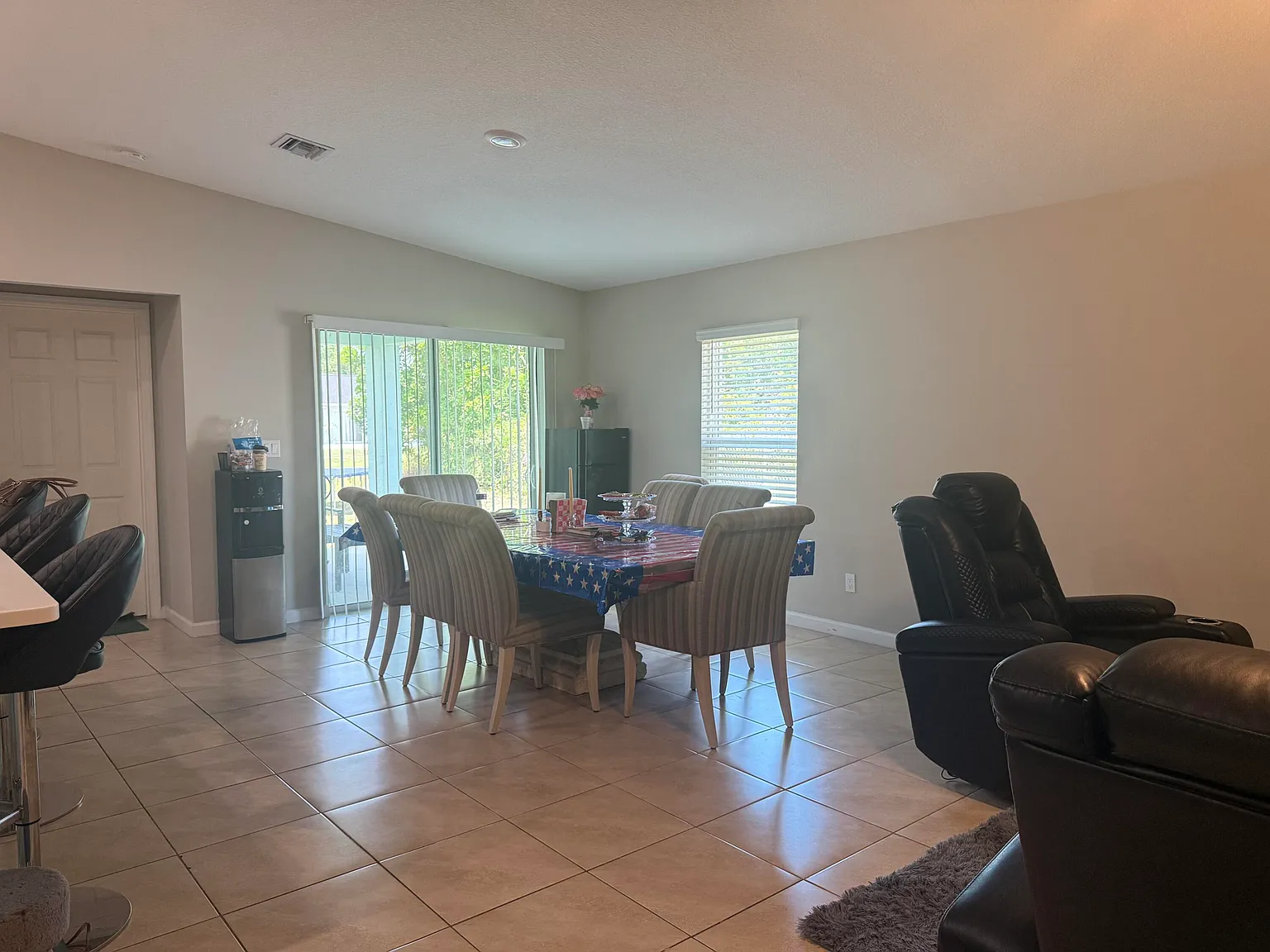4 bed, 2.0 bath, 1821 sqft, $2,800 — Photo 3
