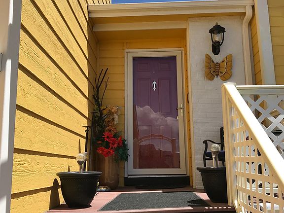 Entrance West Street Side