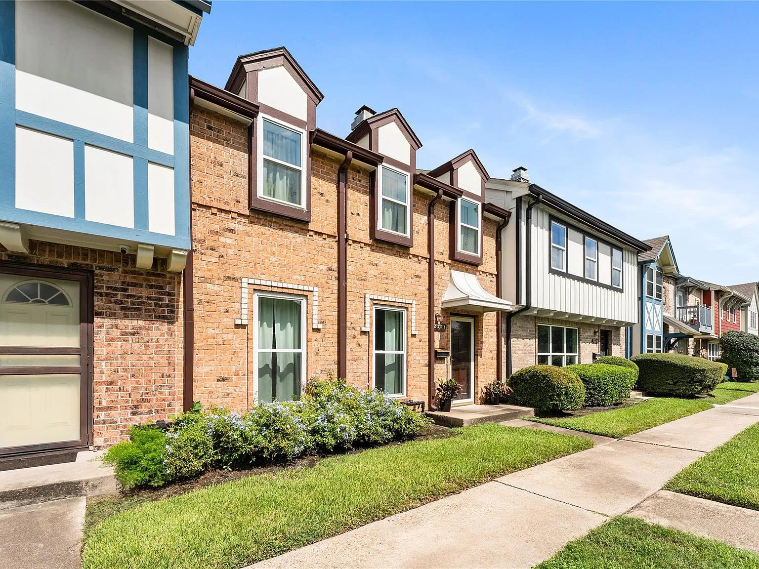 3 bed, 2.5 bath, 1716 sqft, $1,945 — Photo 4