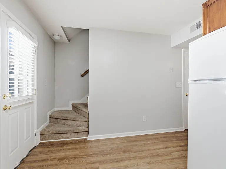 205 Fairmont Ct — Photo 12