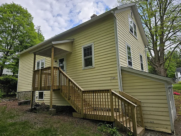 17 Pleasant St — Photo 2