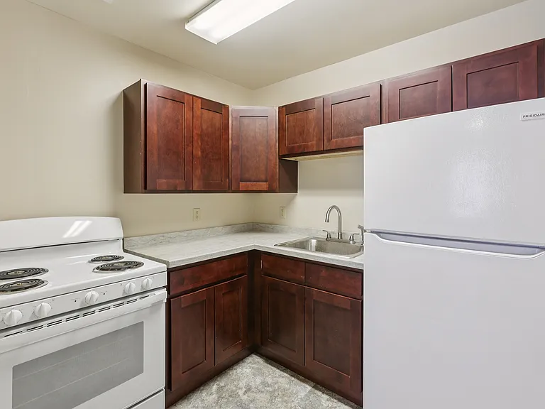 1490 Estates Senior Apartments- 62 & Older — Photo 8