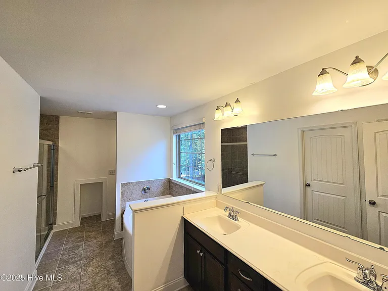 100 Mayfield Ct — Photo 31