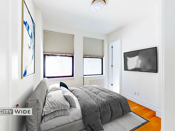 3rd image of 140 E 46th St #Penthouse E