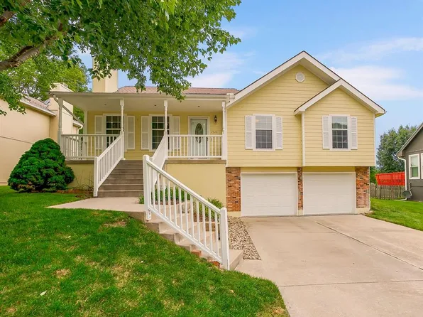 1928 SE 6th Ter, Lees Summit, MO 64063